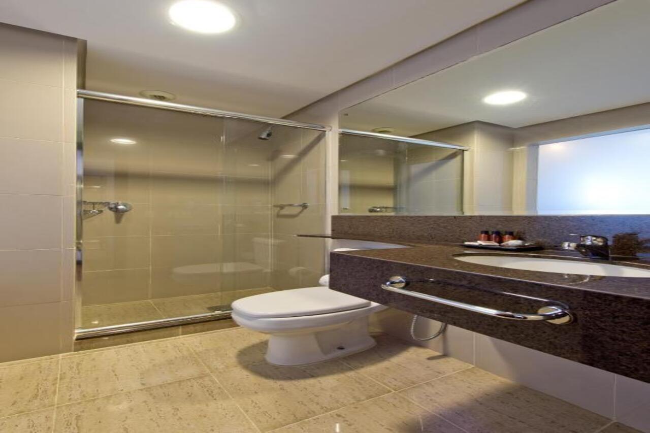 Majestic Palace Hotel Florianópolis Exteriör bild A modern bathroom