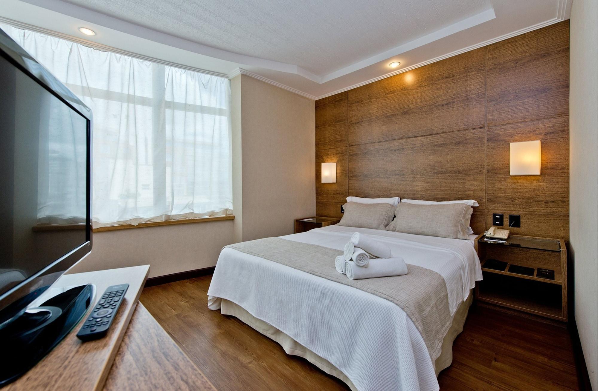 Majestic Palace Hotel Florianópolis Exteriör bild A room at the hotel
