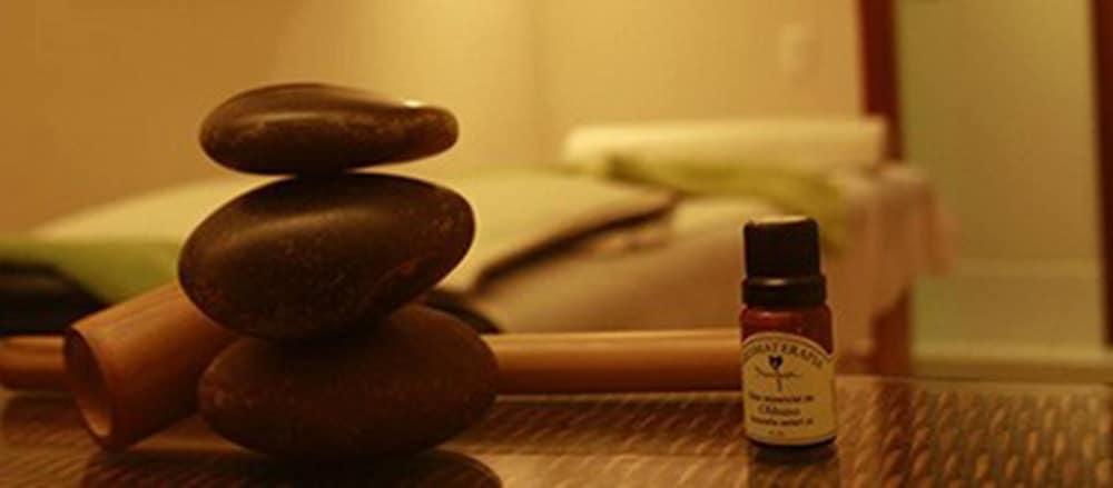 Majestic Palace Hotel Florianópolis Exteriör bild A bottle of essential oil
