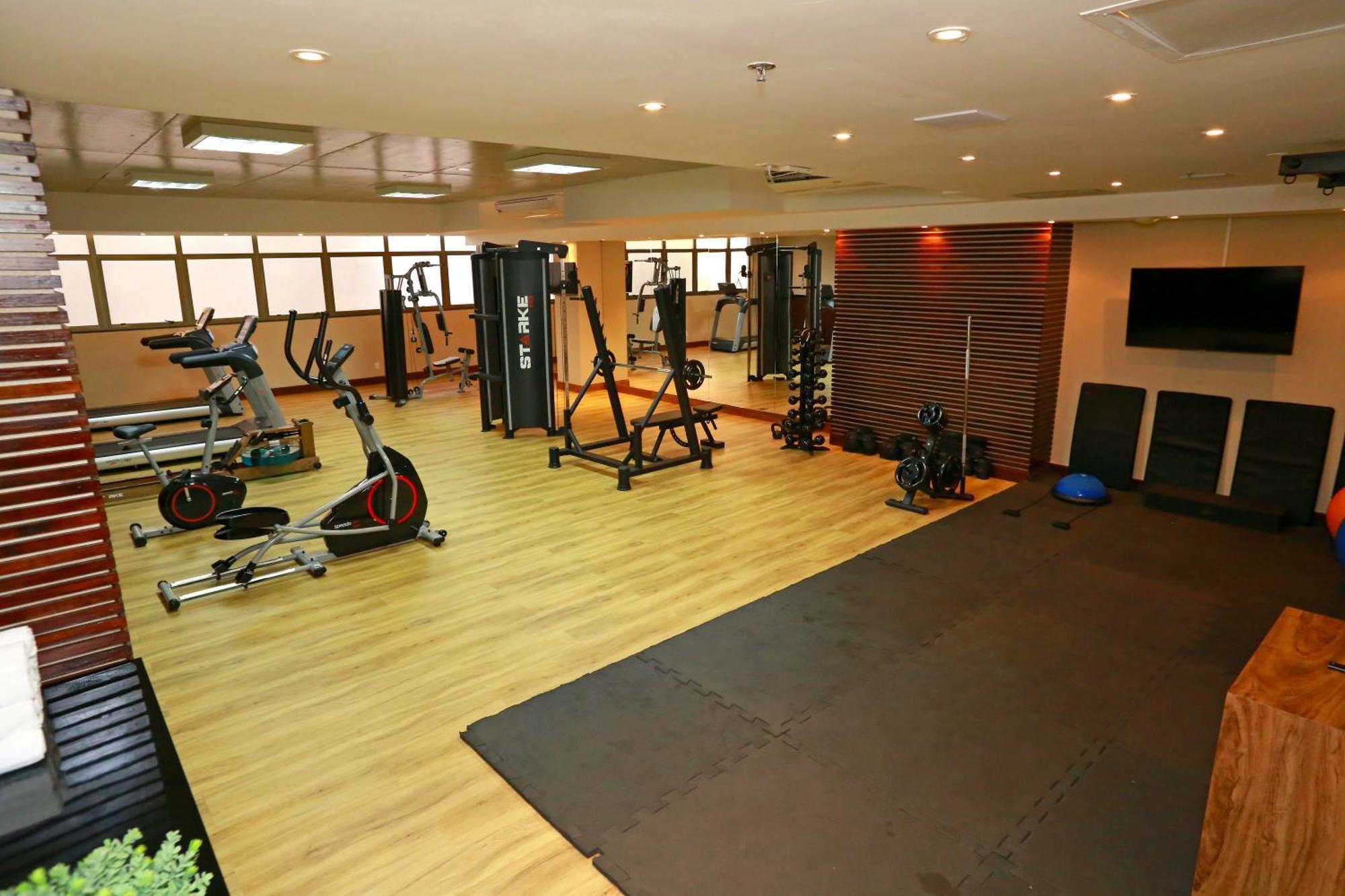 Majestic Palace Hotel Florianópolis Exteriör bild A gym in a hotel