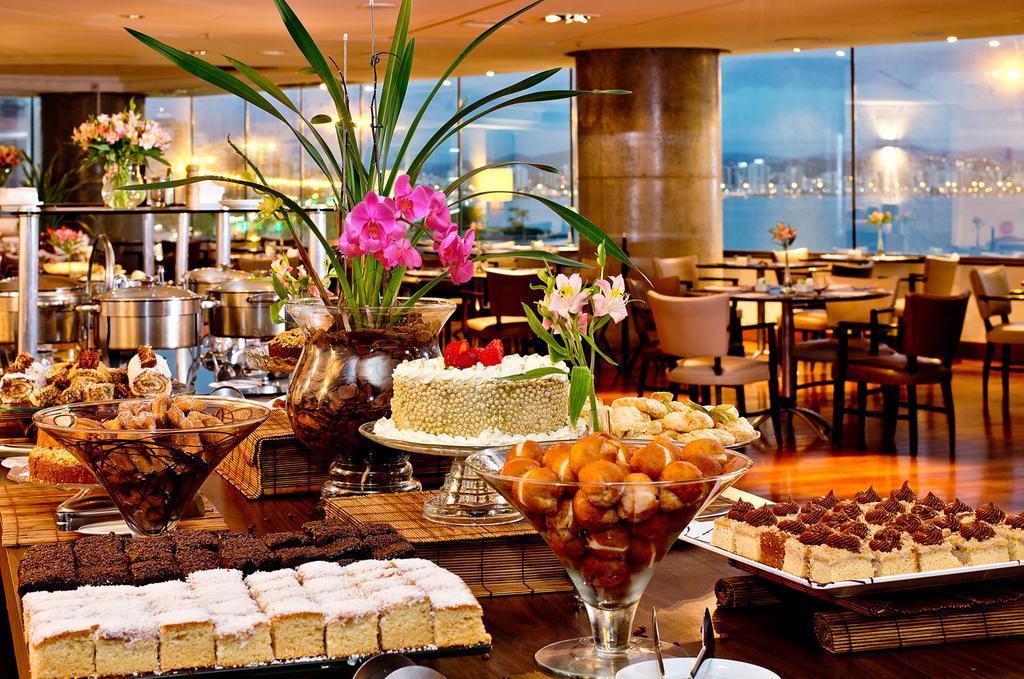 Majestic Palace Hotel Florianópolis Exteriör bild A buffet at a hotel