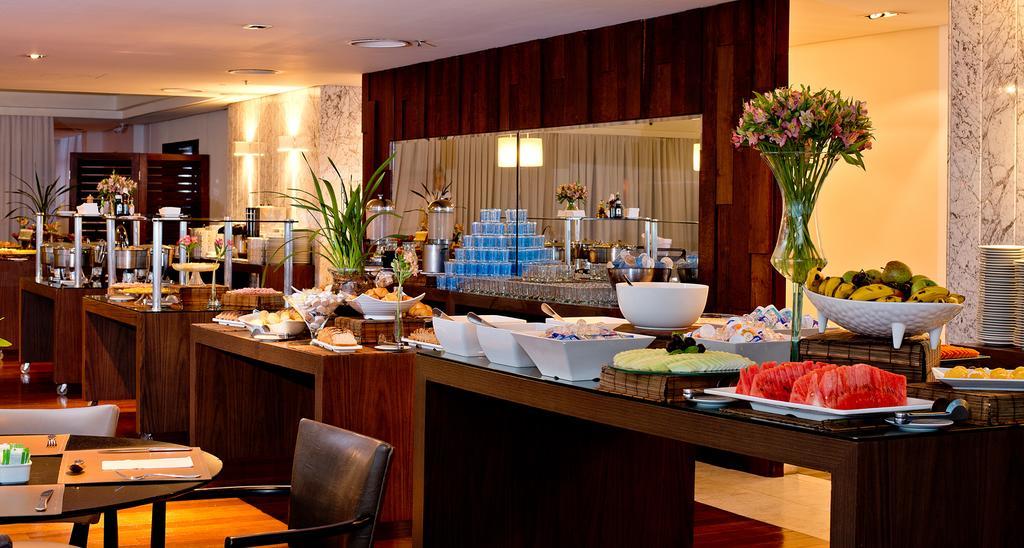 Majestic Palace Hotel Florianópolis Exteriör bild A buffet at a hotel