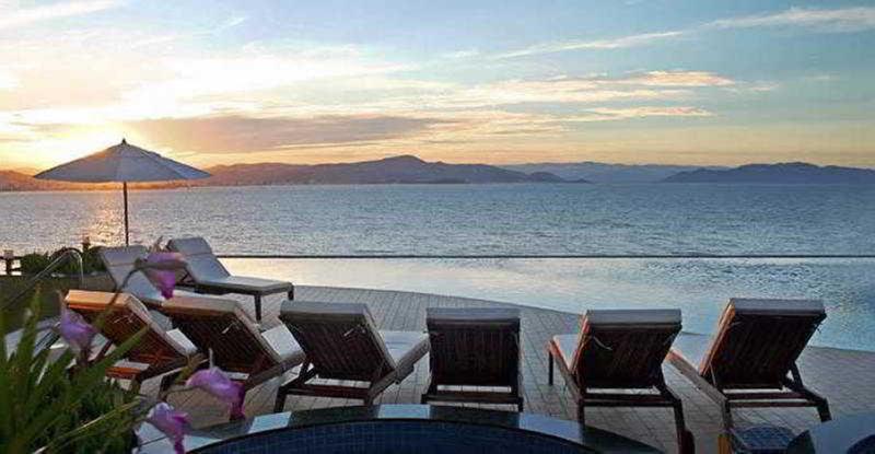 Majestic Palace Hotel Florianópolis Exteriör bild View from the pool