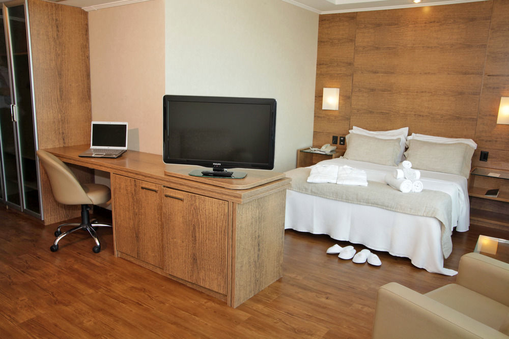Majestic Palace Hotel Florianópolis Exteriör bild A room at the hotel